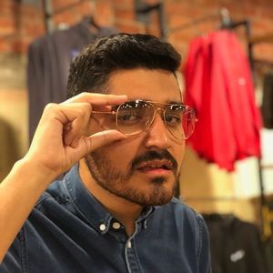 Meet your Posher, Adrian